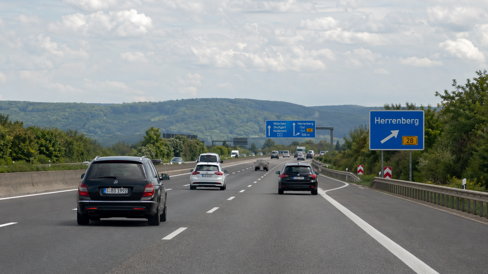 Kfz-Gutachter in Herrenberg bei der Einschätzung eines Unfallschadens