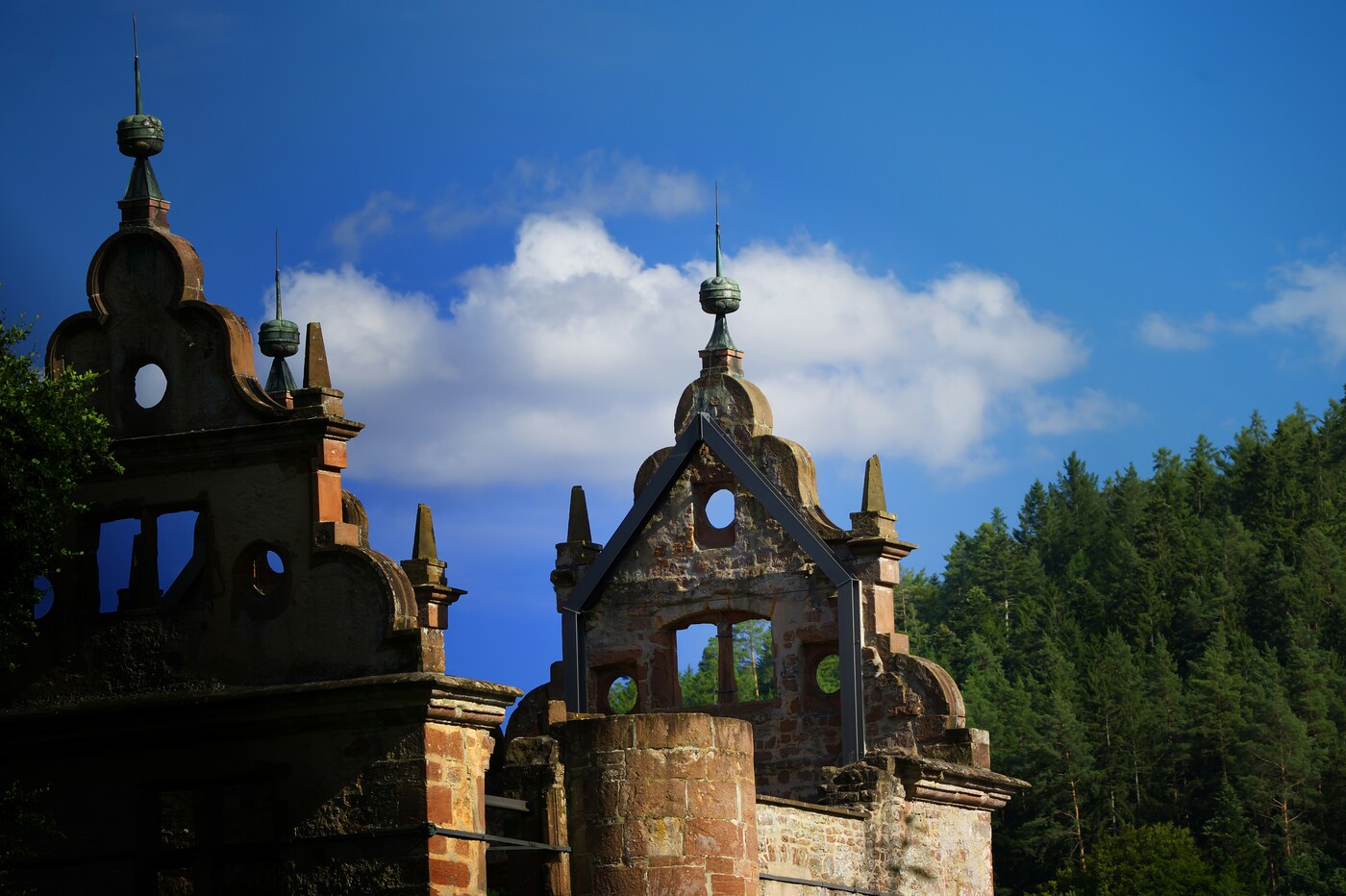 Kfz-Gutachter in Calw bei der Einschätzung eines Unfallschadens