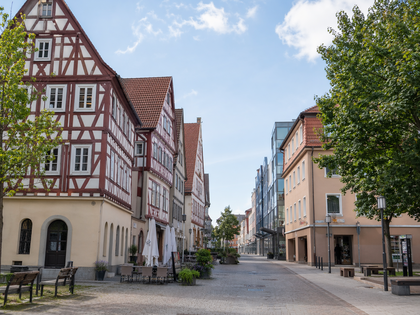 Kfz-Gutachter in Sindelfingen bei der Einschätzung eines Unfallschadens